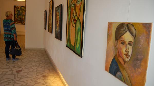 colegul nostru cristinel c popa expune mai multe lucrari la galeria theodor pallady din iasi