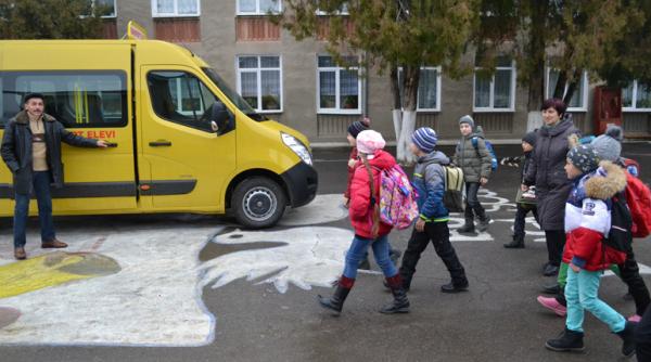 elevii din bucuresti ar putea fi dusi la scoala cu autobuzul primarul capitalei gabriela firea face anuntul