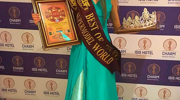 la 12 ani a cucerit america fetita de la sibiu care prezinta moda la new york fashion week