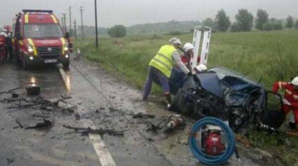 accident grav o gravida este in coma dupa ce masina pe care o conducea a lovit frontal un tir apoi a ricosat in alt autoturism