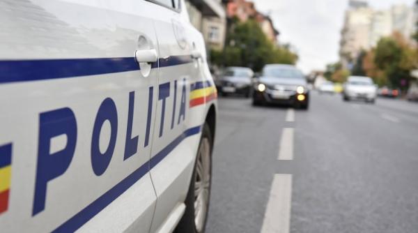 caz socant un barbat a rupt uniforma unui politist si i a furat pistolul in timp ce agentul incerca sa puna catusele unui sofer
