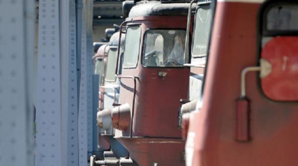 politistii efectueaza perchezitii de amploare la cluj sunt vizati hotii de motorina care goleau rezervoarele de la locomotive