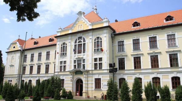 liviu pop elevii si profesorii de la liceul teologic romano catolic targu mures arondati la alta scoala