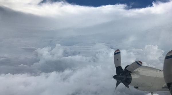 video imagini surprinse din ochiul uraganului irma