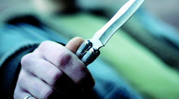 soc in trafic o femeie s a rasturnat cu masina dupa ce a fost injunghiata de sotul ei sub ochii copiilor