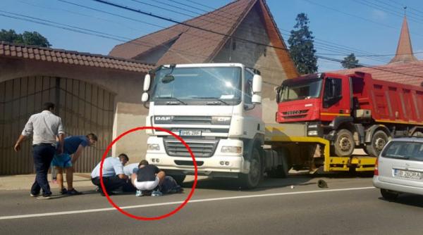 un barbat a fost spulberat de un tir care transporta un camion soferul a incercat sa l evite dar n a mai reusit
