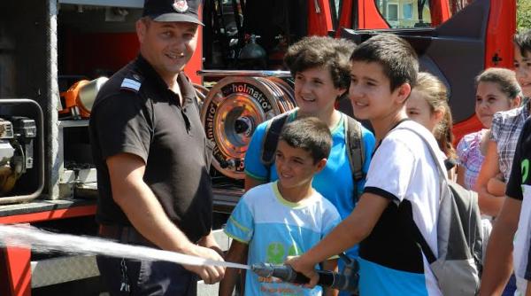 brasov ceremonial militar exercitii demonstrative si concursuri pentru copii de ziua pompierilor