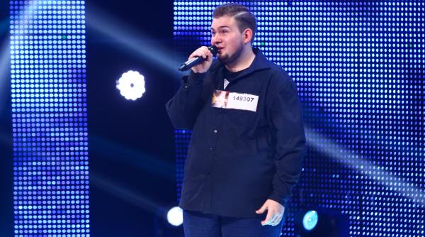 delia impresionata de un cantaret avem nevoie de tine te rugam sa ramai