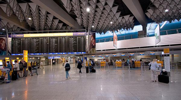 presupus atac cu gaze lacrimogene in aerportul international din frankfurt