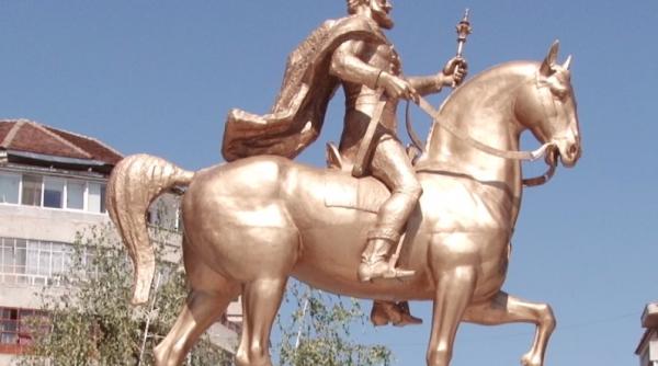 scandal in targoviste dupa ce primaria a aurit statuia lui mihai viteazul