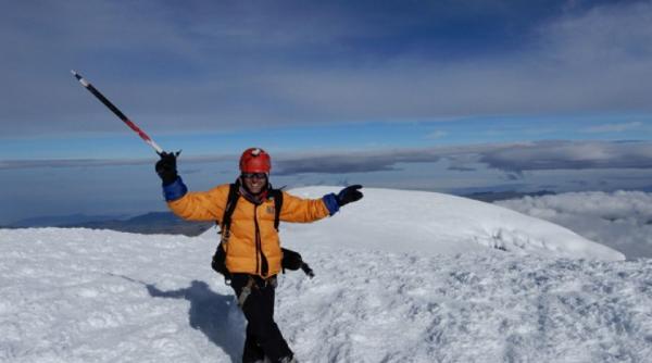 un roman care are reusit sa traverseze americile pe bicicleta a cucerit cel mai indepartat punct de centrul terrei
