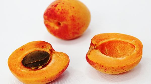 a mancat samburi de caise ca sa scape de cancer dar s a intoxicat cu cianura cum a fost posibil