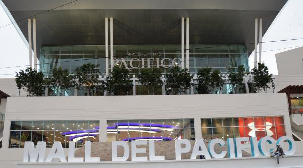 un medic orl ist a ajutat o femeie sa nasca intr un mall