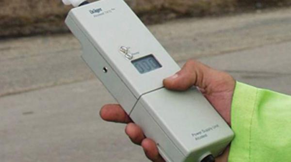 inconstienta la volan un barbat din galati prins conducand beat mort