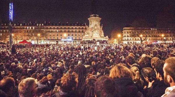 manifestatie la paris in semn de solidaritate cu minoritatea rohingya supusa violentelor in myanmar