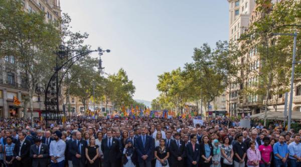 peste 700 de primari din catalonia s au adunat la barcelona in sprijinul referendumului de autodeterminate