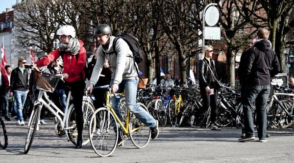 cluj un workshop dedicat biciclistilor pentru incurajarea mersului pe doua roti ca alternativa la folosirea masinii