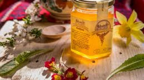 fetea acar consumul de miere va creste daca scolarii vor primi un borcan de miere lunar