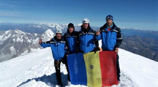 brasov patru jandarmi brasoveni au cucerit varful mont blanc din muntii alpi