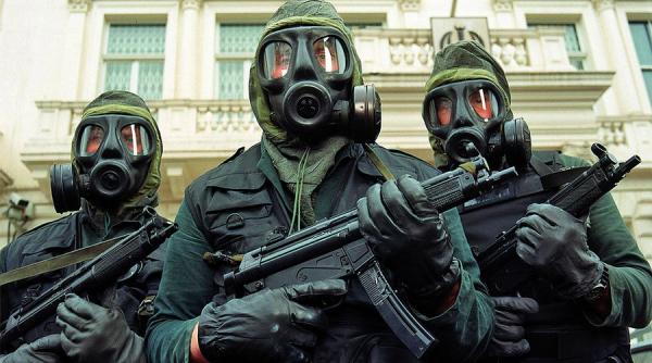 trupele sas deghizate in metrou