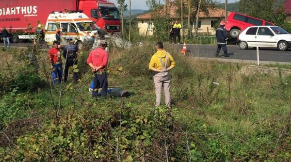 accident teribil in bistrita nasaud o femeie si copilul sau au zburat la propriu din masina