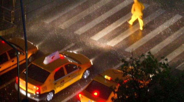 rupere de nori in bucuresti grindina de mari dimensiuni a declansat alarmele masinilor