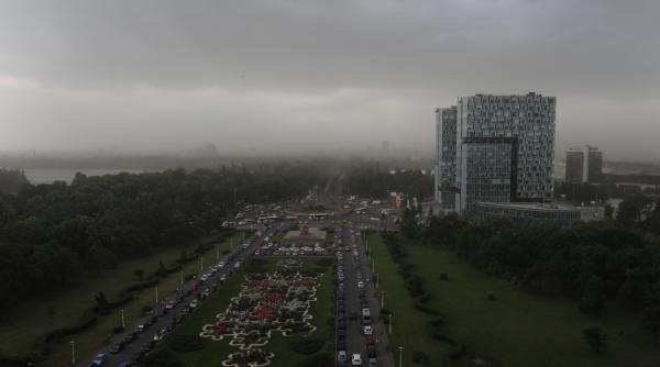 scolile din capitala vor termina cursurile la ora 17 din cauza conditiilor meteo bucurestenii sunt rugati sa nu mai iasa din casa dupa ora 18