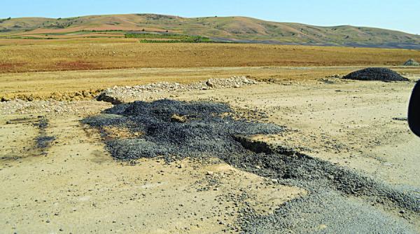 pamantul o ia la vale peste o bucata din autostrada sebes turda