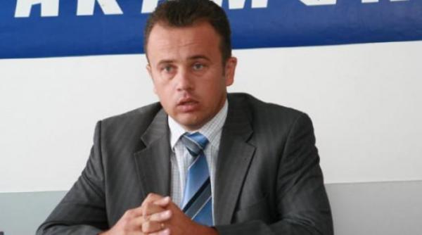 liviu pop vorbeste despre reteaua de pile si relatii din afacerea manualelor scolare