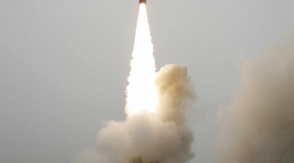 iranul a testat cu succes o racheta balistica presa