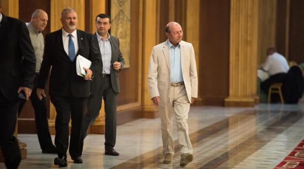 basescu s a apucat sa dea lectii de politica externa