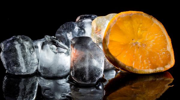 patru beneficii uimitoare ale compreselor cu gheata asupra tenului