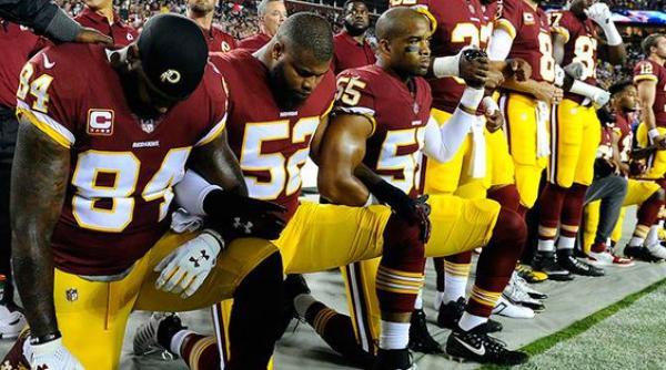 trump a ajuns in conflict cu sportivii echipelor de fotbal american