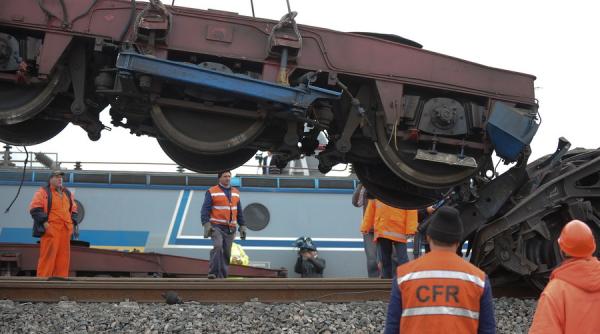un tren interregio plin cu pasageri deraiat in judetul cluj