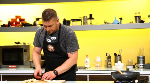 eroul roman de la londra isi incearca norocul la chefi la cutite