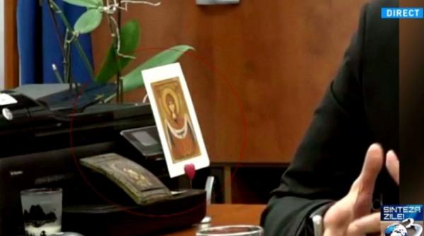 mircea badea face analiza biroului sefei dna eu sper ca are cruciulite si la oglinda retrovizoare a audi ului a6 quattro platit din bani publici