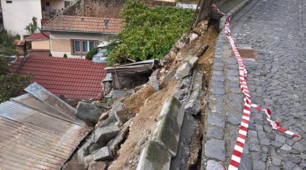 o strada s a prabusit peste o locuinta din brasov