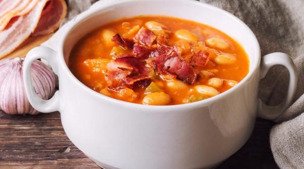 reteta zilei ciorba de fasole cu costita afumata