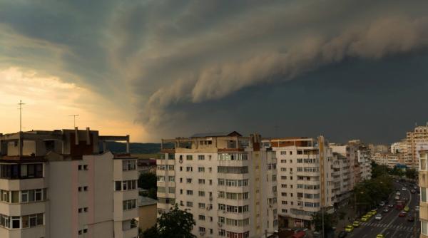 alerta de vreme rea meteorologii au anuntat vijelii in urmatoarele ore in mai multe zone din tara