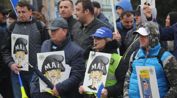 toamna protestelor guvernul a reusit sa ii supere pe toti