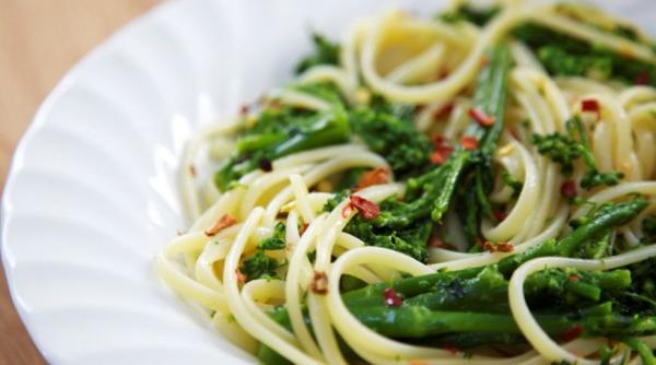 reteta zilei spaghete cu usturoi si broccoli