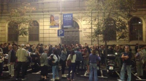 cum vad romanii criza cu epicentrul la barcelona