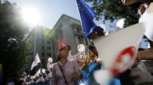 sindicalistii sanitas protesteaza la ministerul muncii