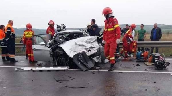 accident mortal un tanar de 23 de ani fara permis a intrat cu masina pe contrasens si a izbit violent un alt autoturism