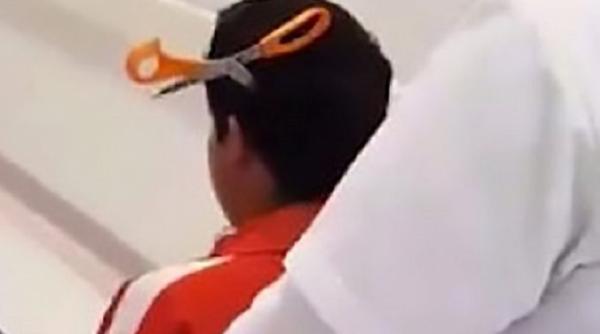 socant un adolescent a ajuns la spital cu o foarfeca infipta in cap dupa o disputa cu o colega de clasa