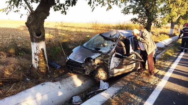 ciocnire puternica intre un matiz si un copac in tulcea