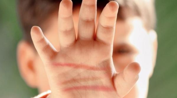 botosani un profesor este anchetat de inspectoratului scolar ca ar fi agresat un elev