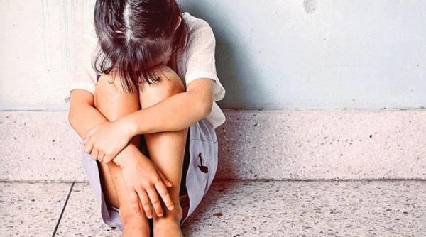 socant o fetita de 13 ani a fost batuta si violata de cei care i au dat viata