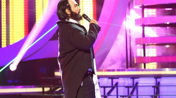 inainte sa urce pe scena de la te cunosc de undeva cezar ouatu si a imitat personajele in fata mamei sale