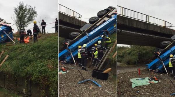 accident grav in dambovita un camion macara de 40 de tone s a prabusit intr un rau